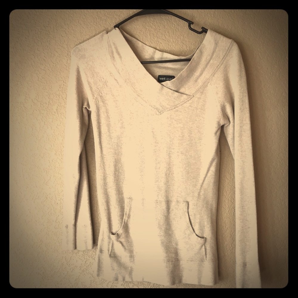 Long sleeved very light hoodie/shirt